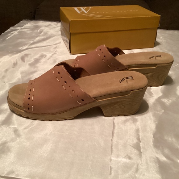 White Mountain Beige Suede Open Toe Clog Sandals, Size 10 - Picture 5 of 8